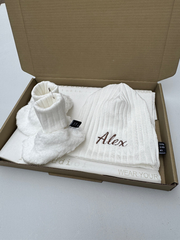 Personalized Giftbox - Luxe Baby Essentials Small - kleur Milk white
