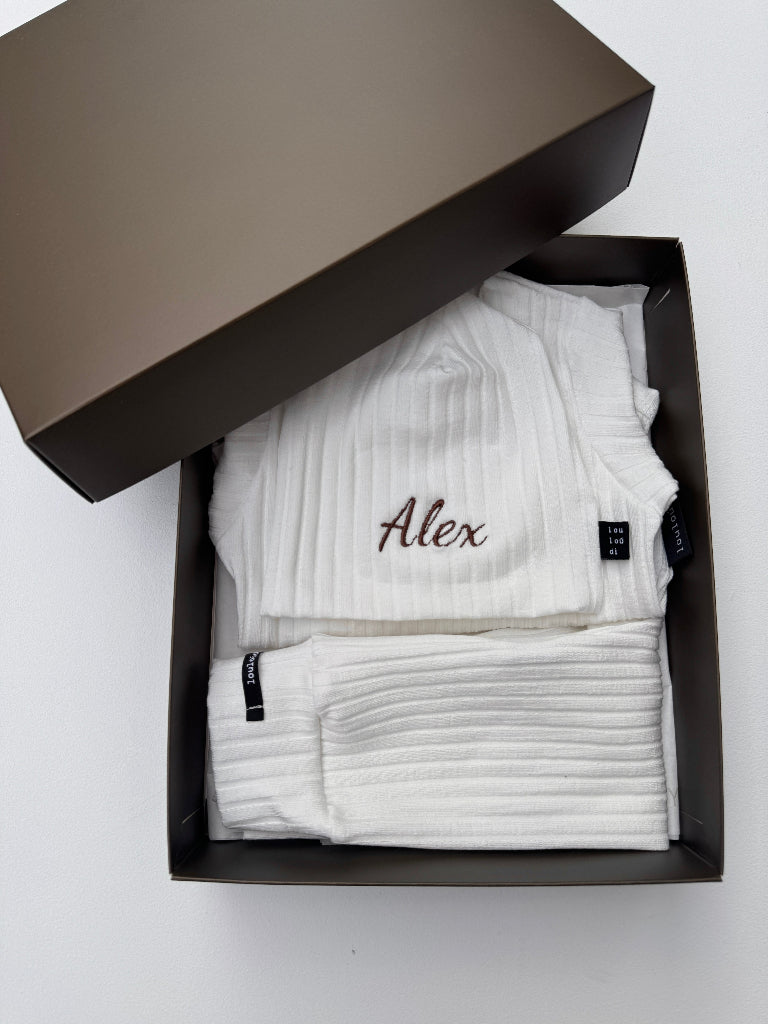 Personalized Giftbox - Luxe Baby Essentials Medium - kleur Milk white