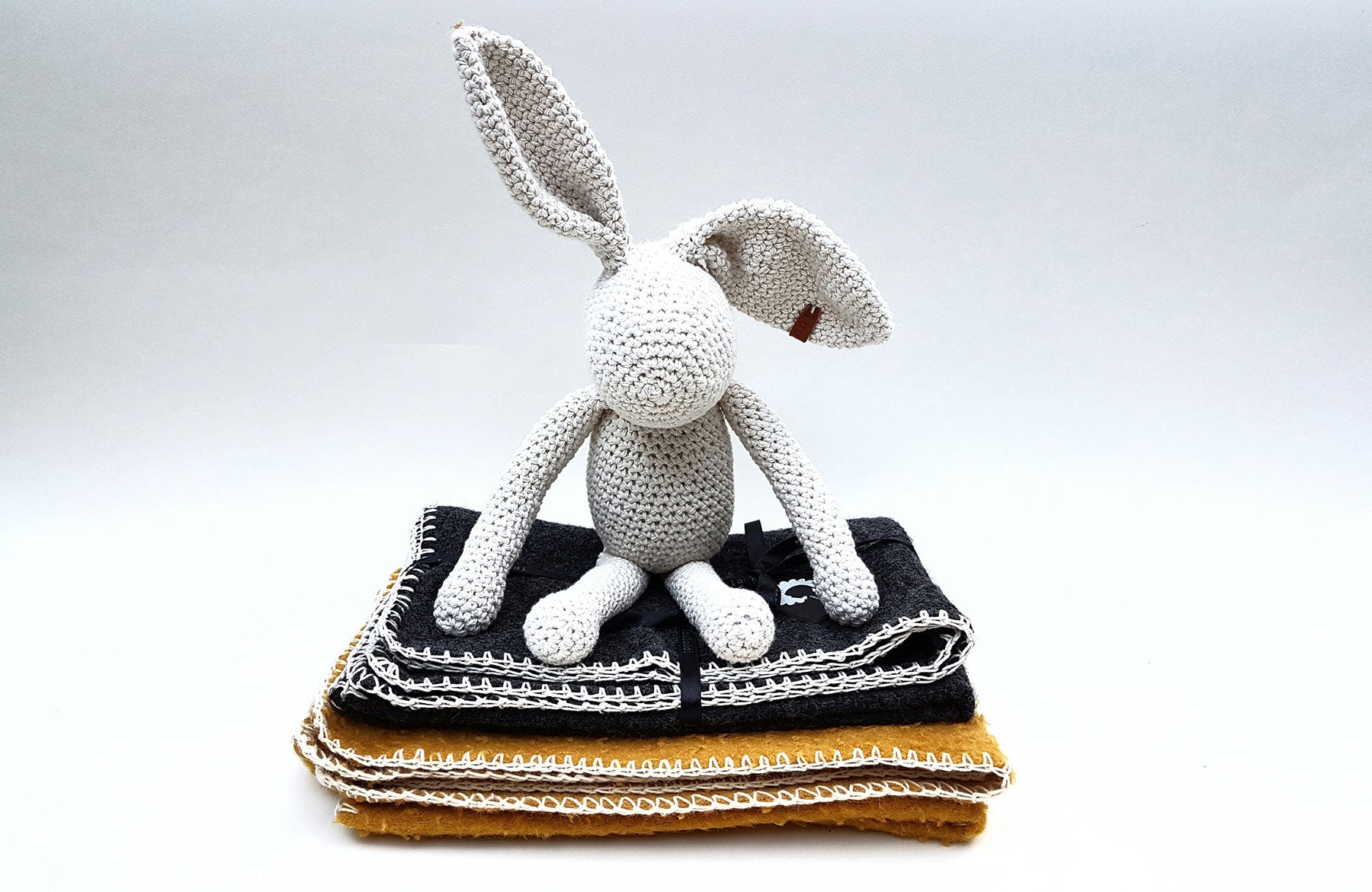 CROCHET PATTERN DESIGN RABBIT